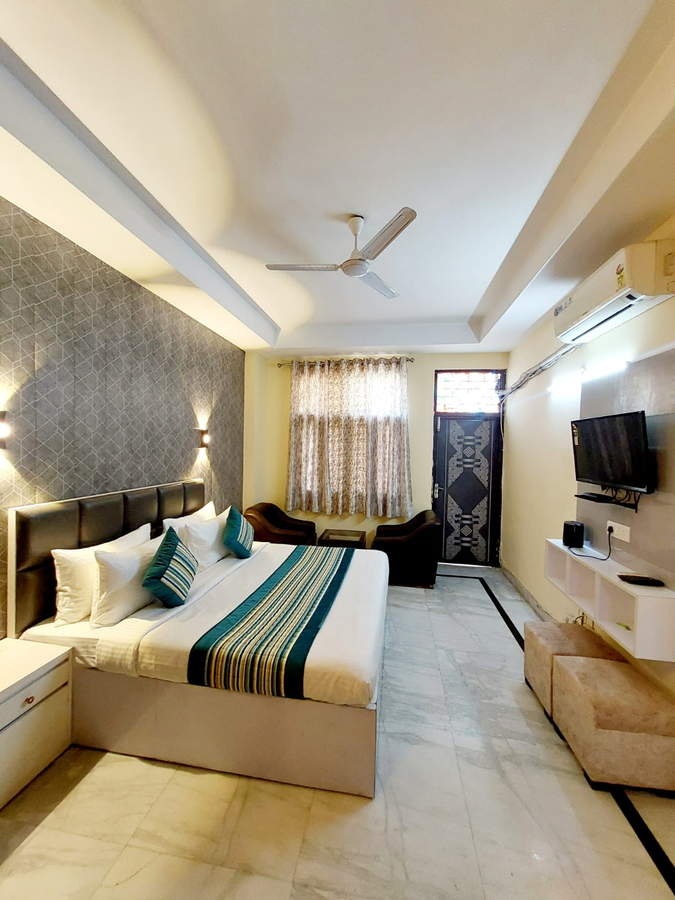 Khusbu Residency,Green Park,3 star