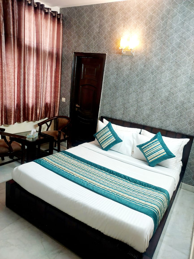 Khusbu Residency,Green Park,3 star