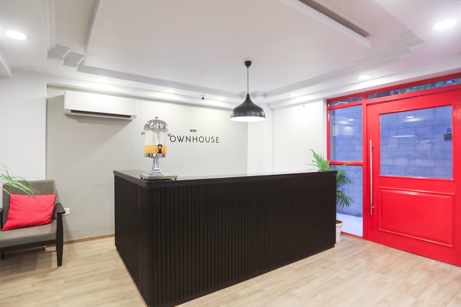 Super Townhouse Royal Garden Park Street Mullick Bazar Crossing,Kolkata>>Howrah,3 star