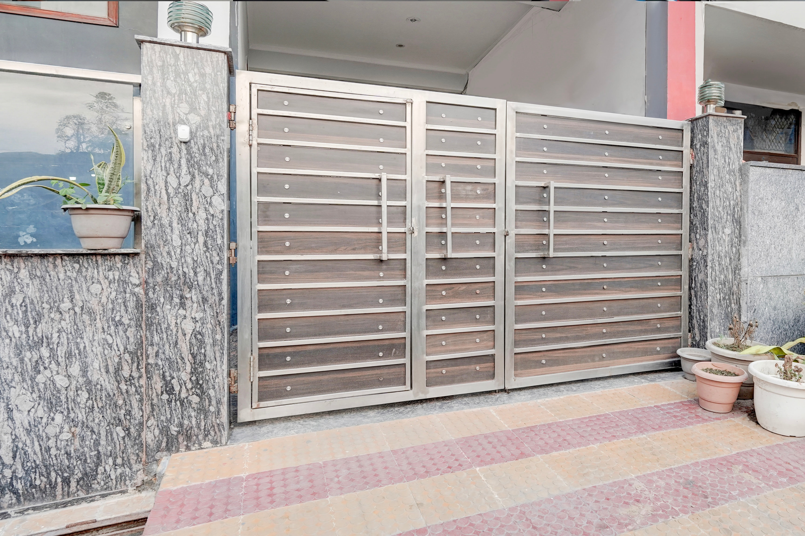 Collection O Sector 20 Noida,,3 star