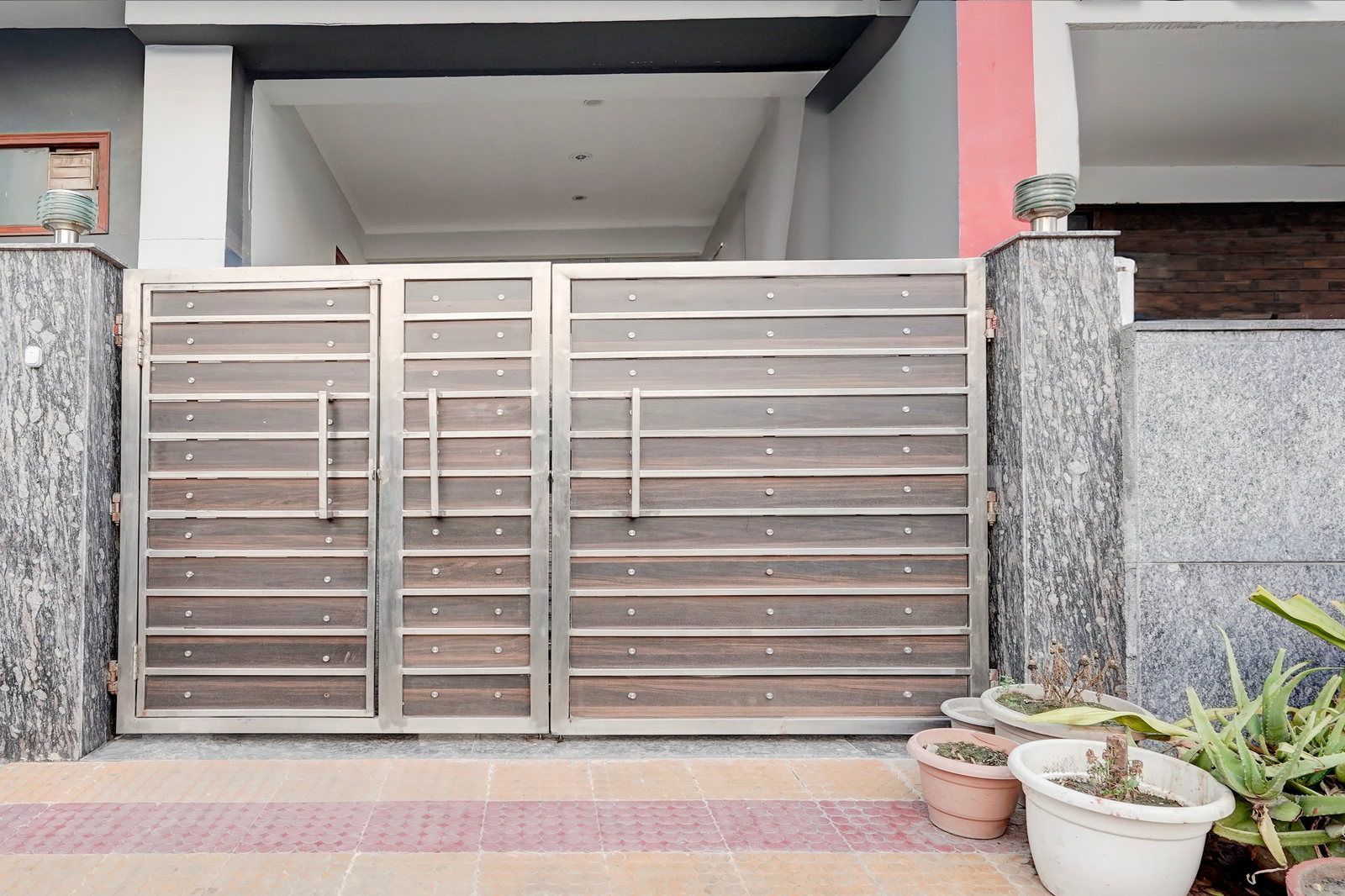 Collection O Sector 20 Noida,,3 star