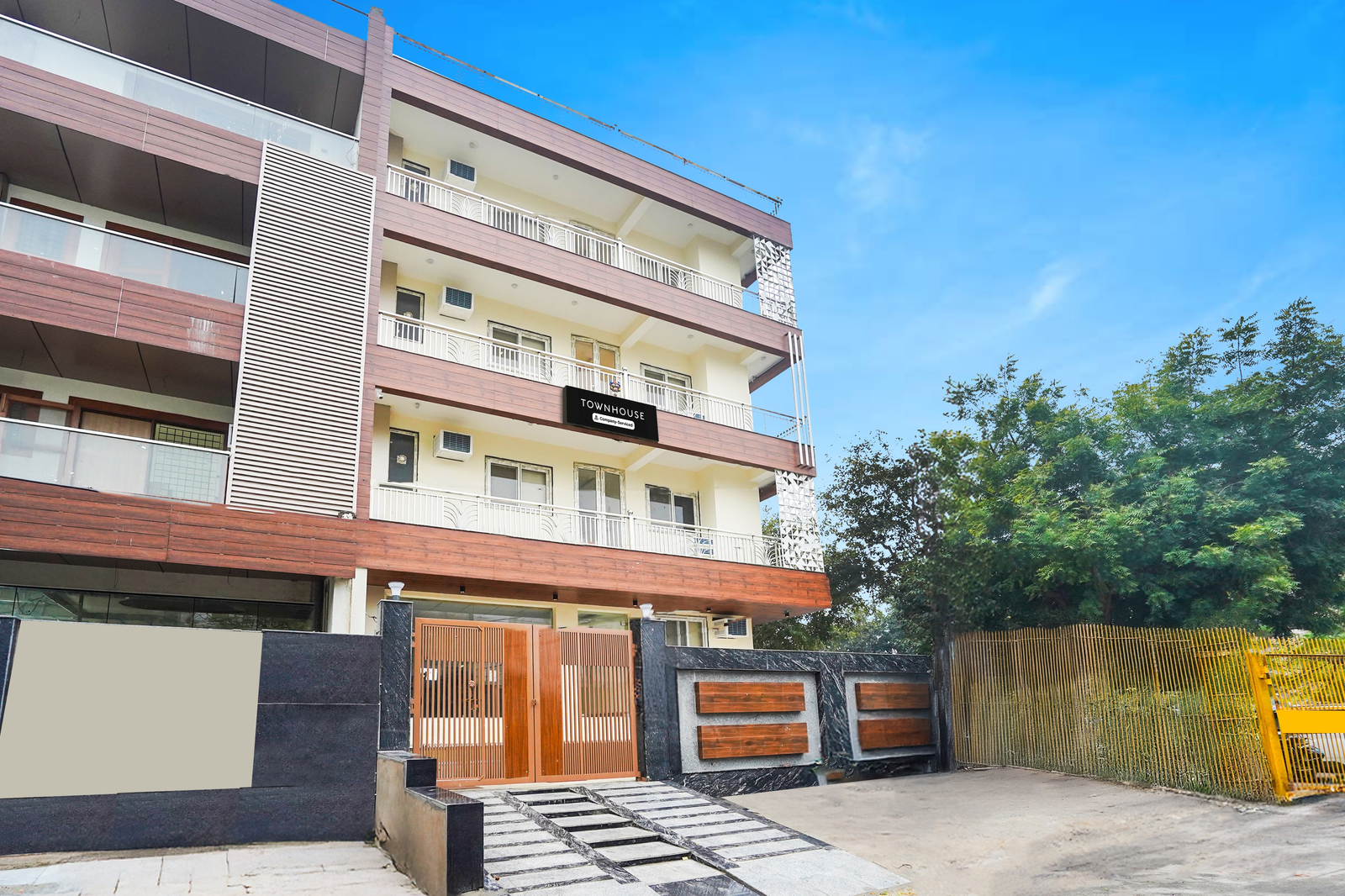 super townhouse sector 121 noida