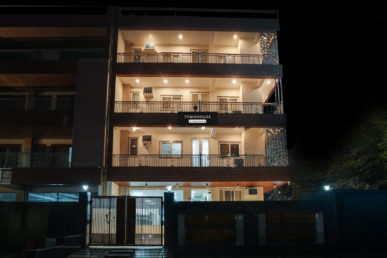 super townhouse sector 121 noida