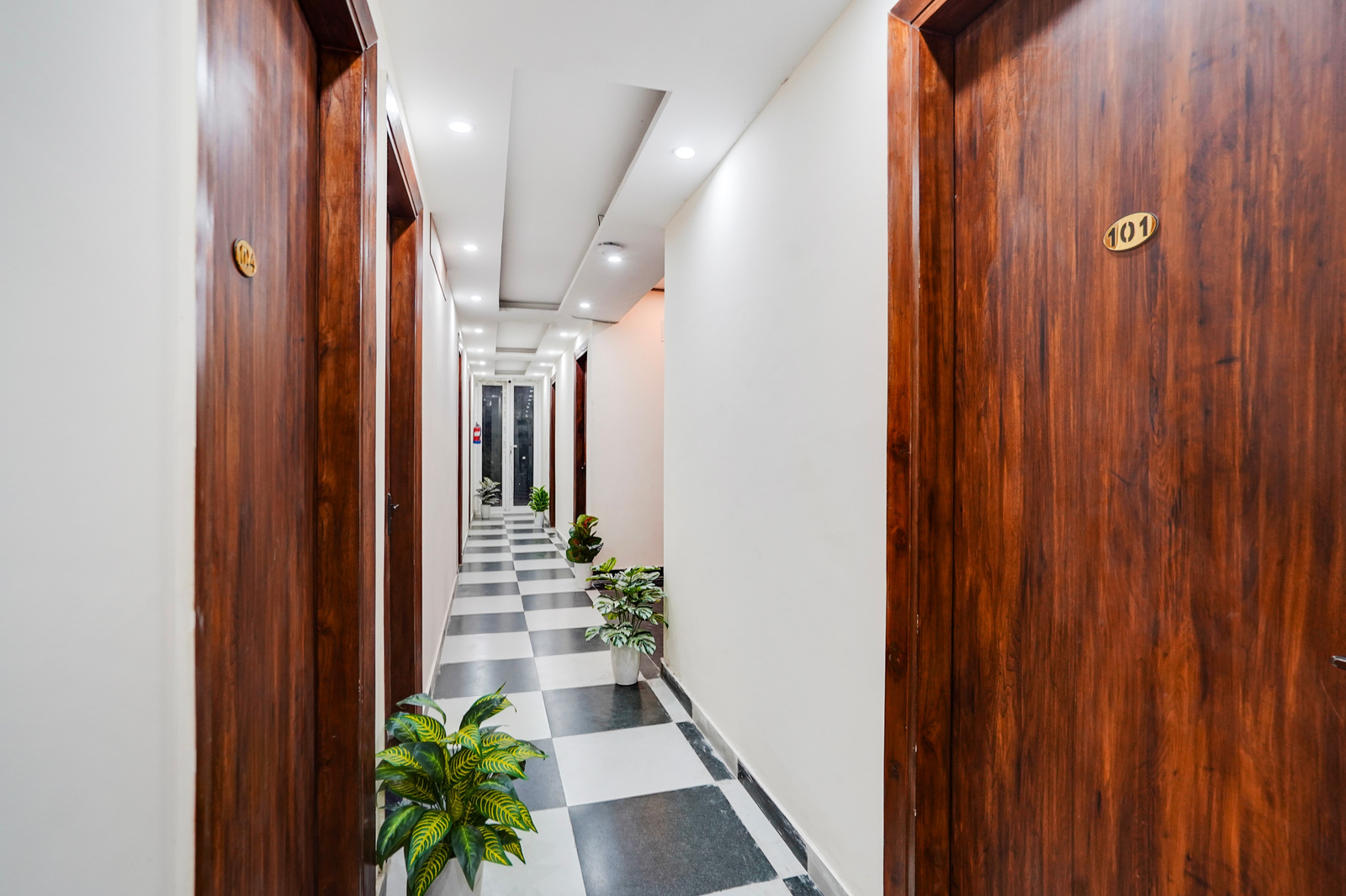 super townhouse sector 121 noida