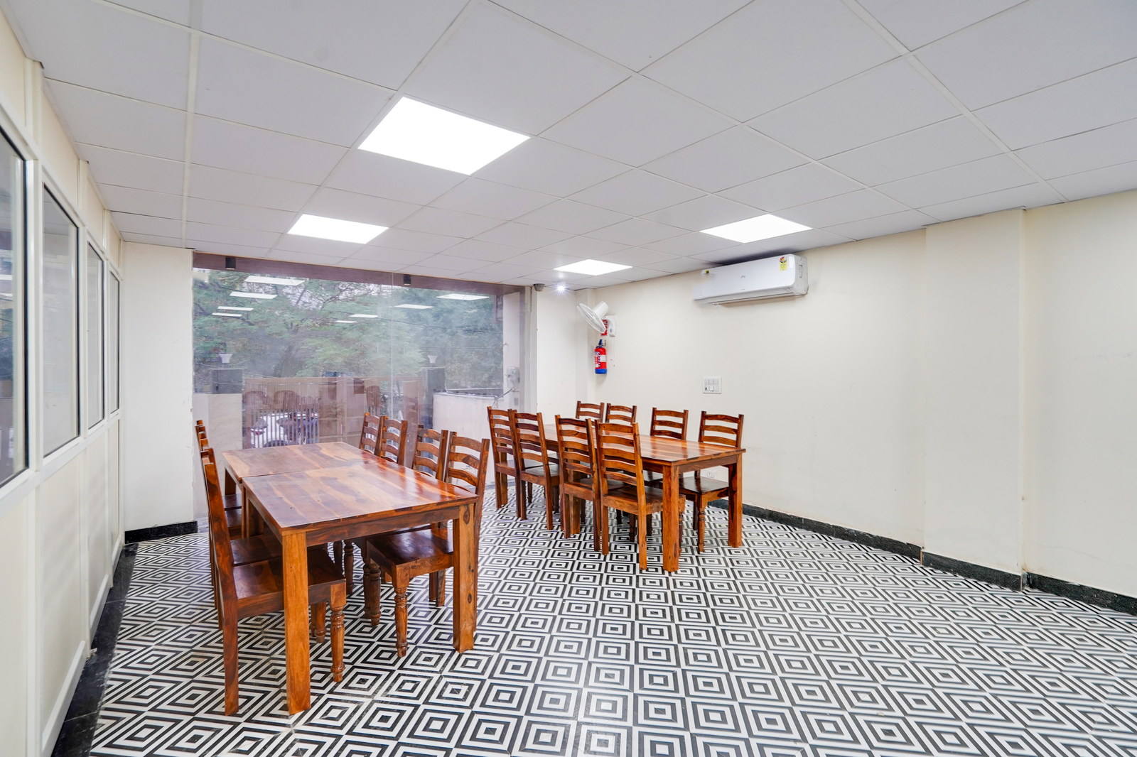 super townhouse sector 121 noida