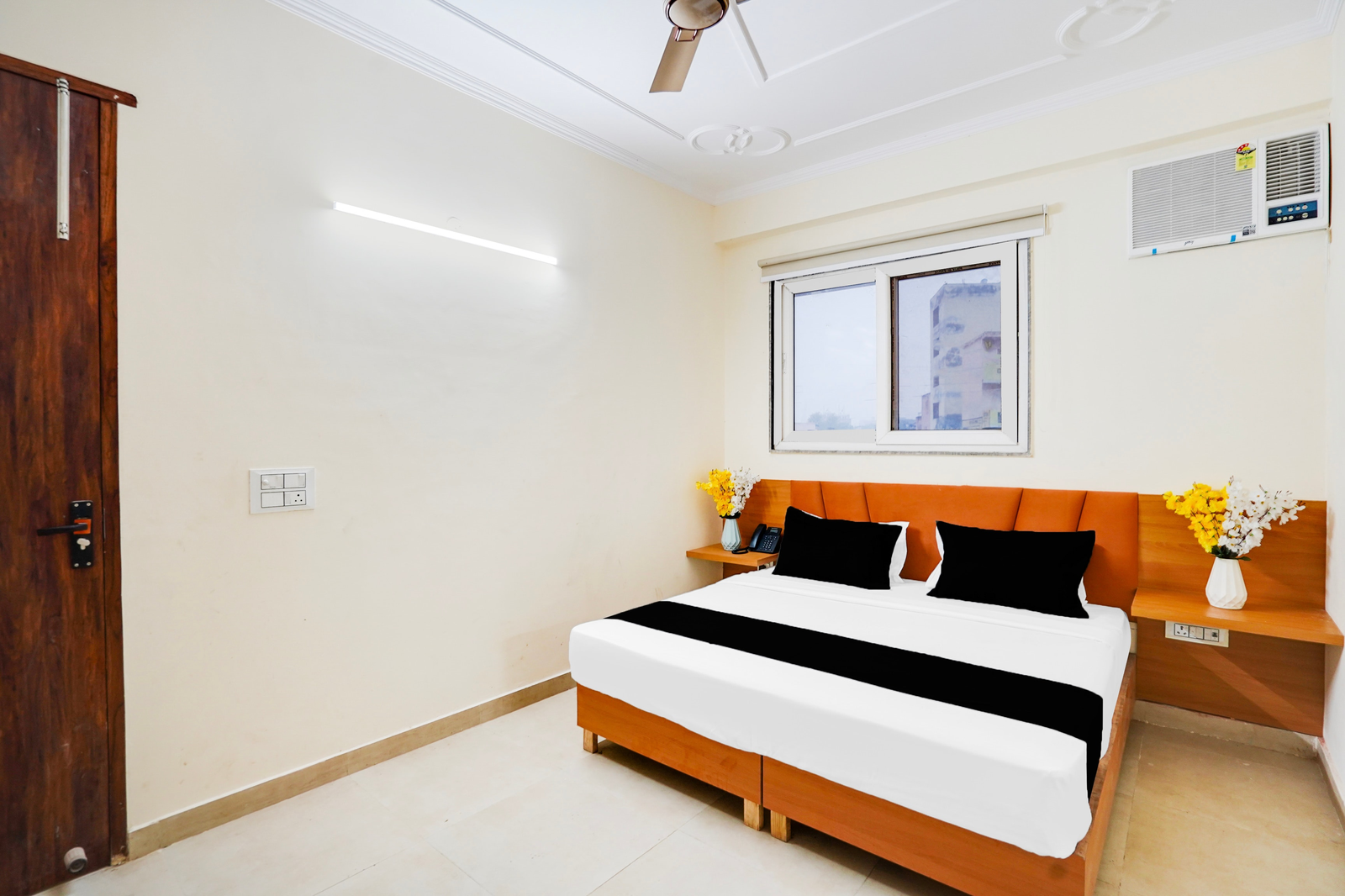 super townhouse sector 121 noida