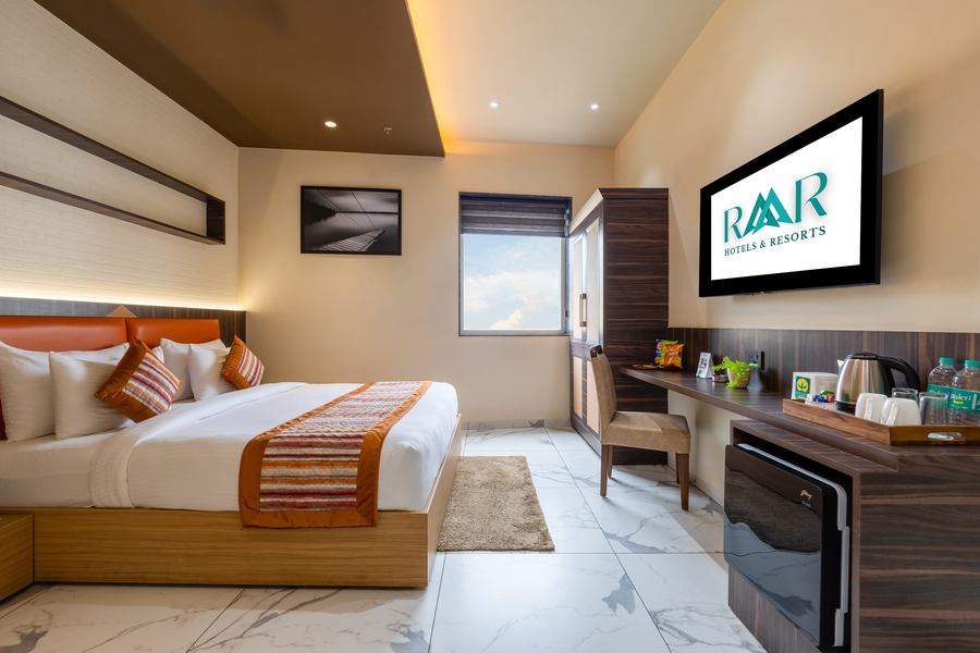 the sm hotel by rmr hotels