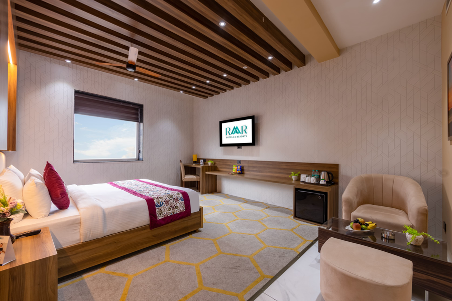 the sm hotel by rmr hotels