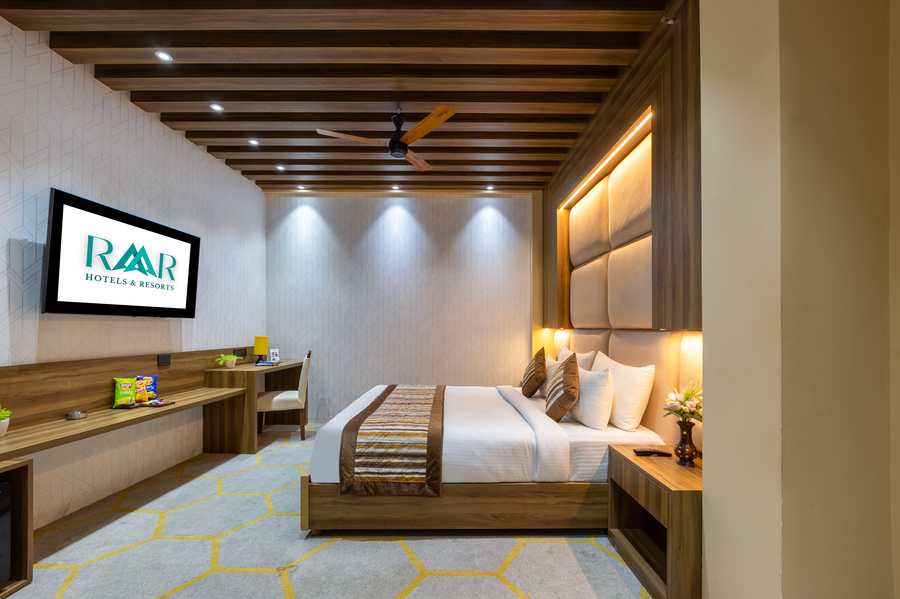 the sm hotel by rmr hotels