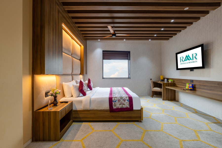 the sm hotel by rmr hotels