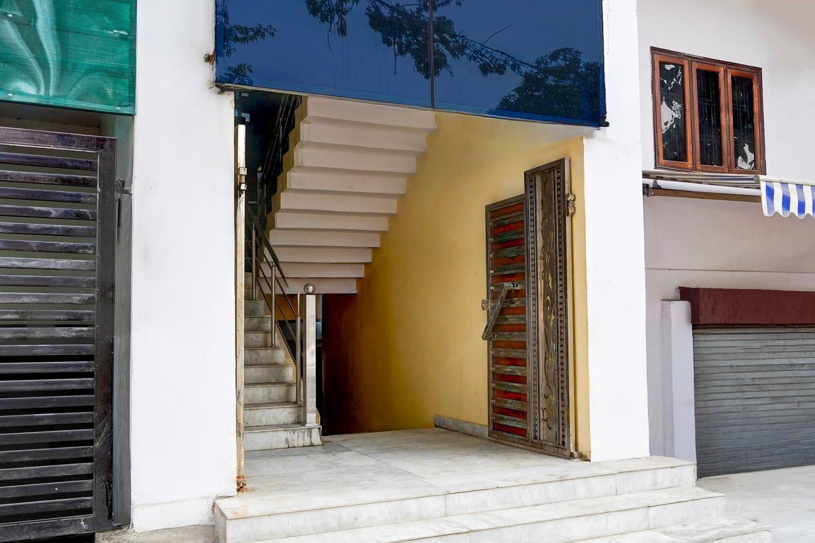 Oyo Collection O Govind Vihar Matiyari Formerly Saffron,Snac2,3 star