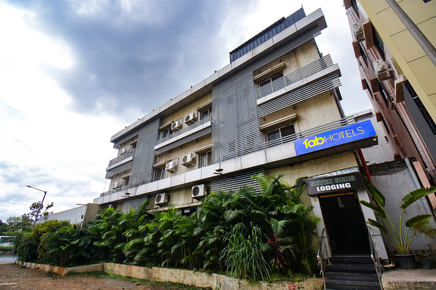 Via Seven Seas,,3 star