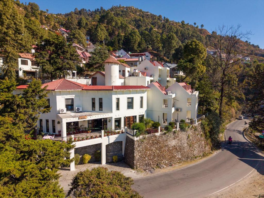 8Fold-Pinecrest By Larisa,Bhowali Bhimtal Road,3 star