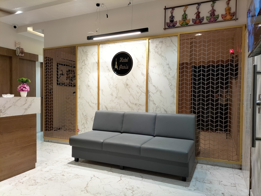Hotel Paris Plaza,,2 star