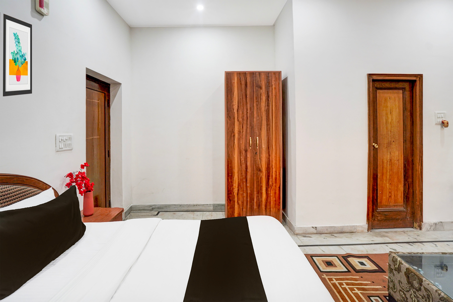 super hotel o krishna nagar chowk near ongc