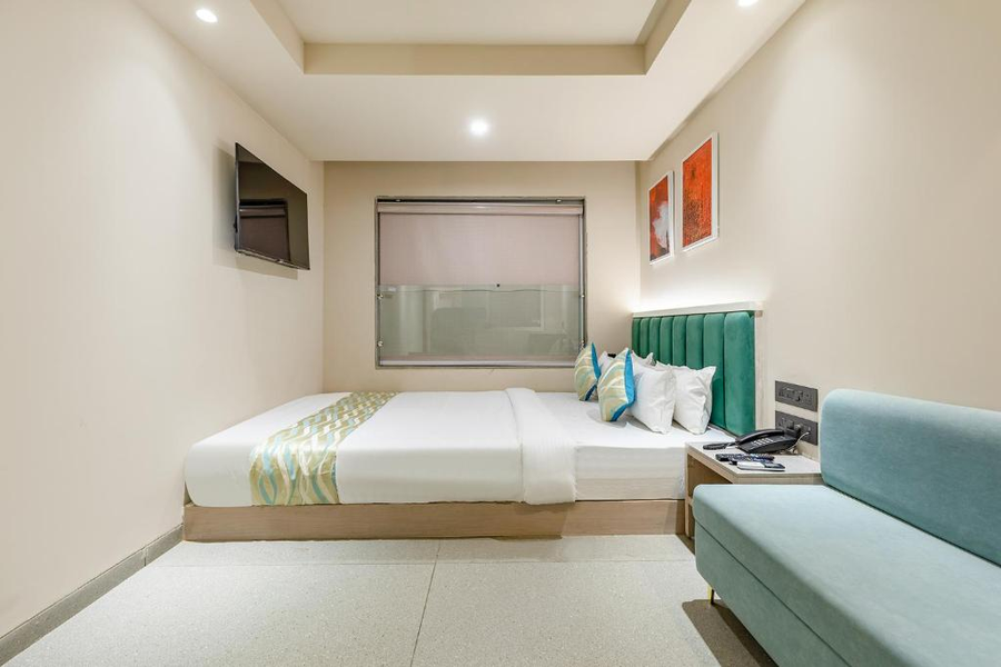 Fabhotel Red Vibe,,3 star