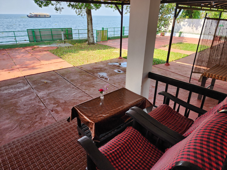 illikkalam lakeside cottages