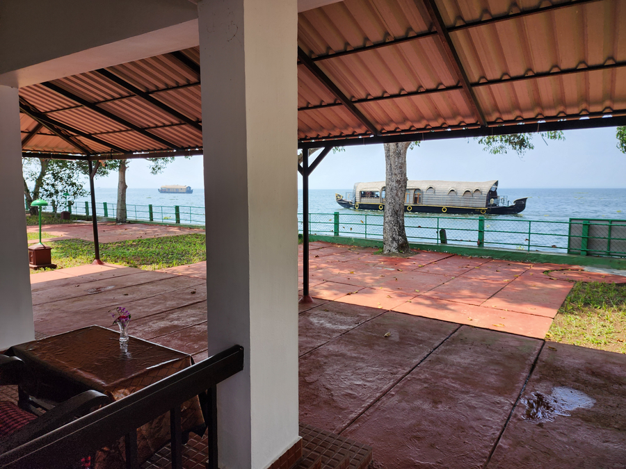 illikkalam lakeside cottages