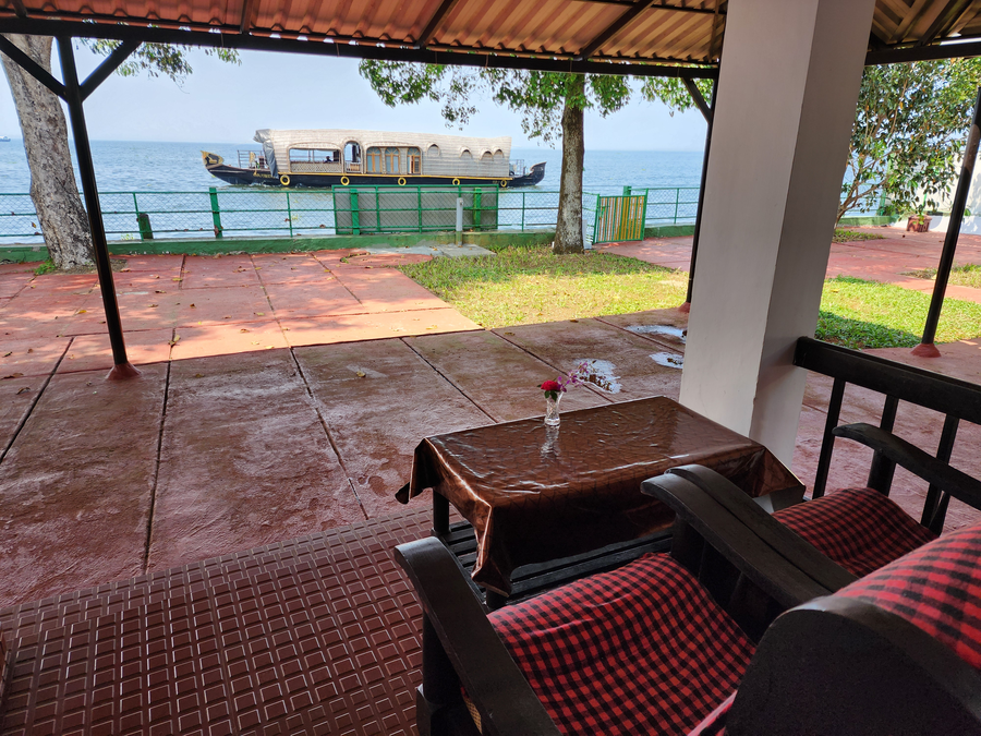 illikkalam lakeside cottages