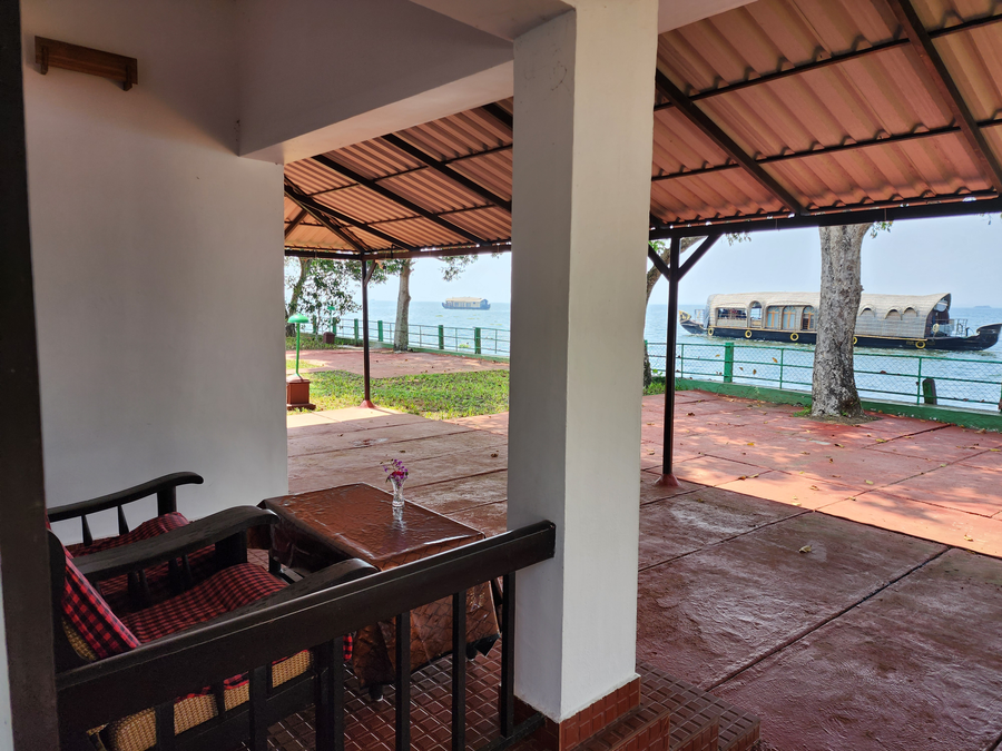 illikkalam lakeside cottages