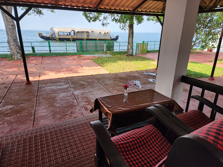 illikkalam lakeside cottages