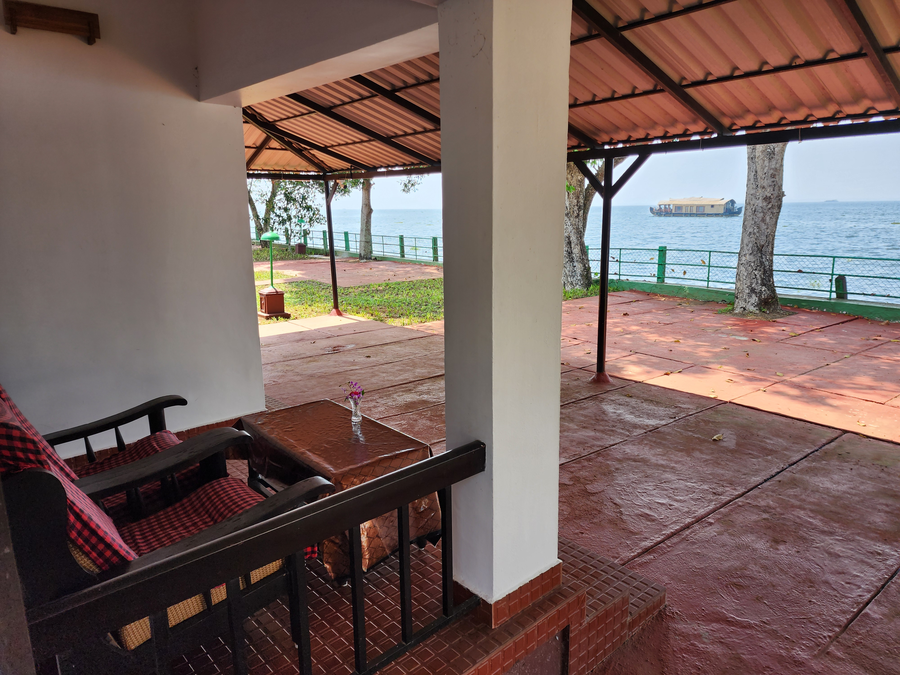 illikkalam lakeside cottages