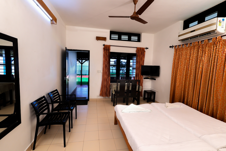 illikkalam lakeside cottages