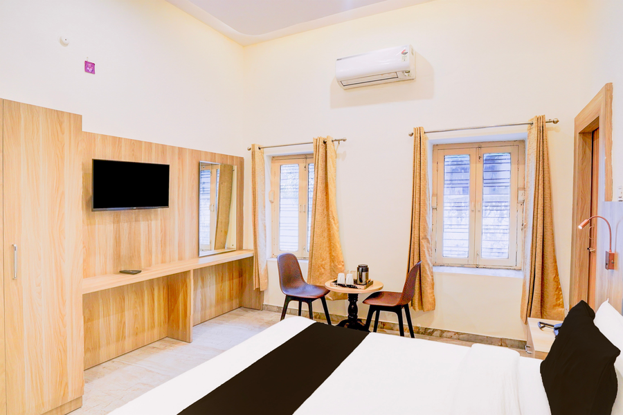 super hotel o tyagi road near railway station