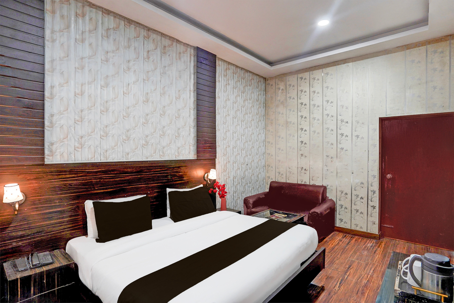 super hotel o tyagi road near railway station