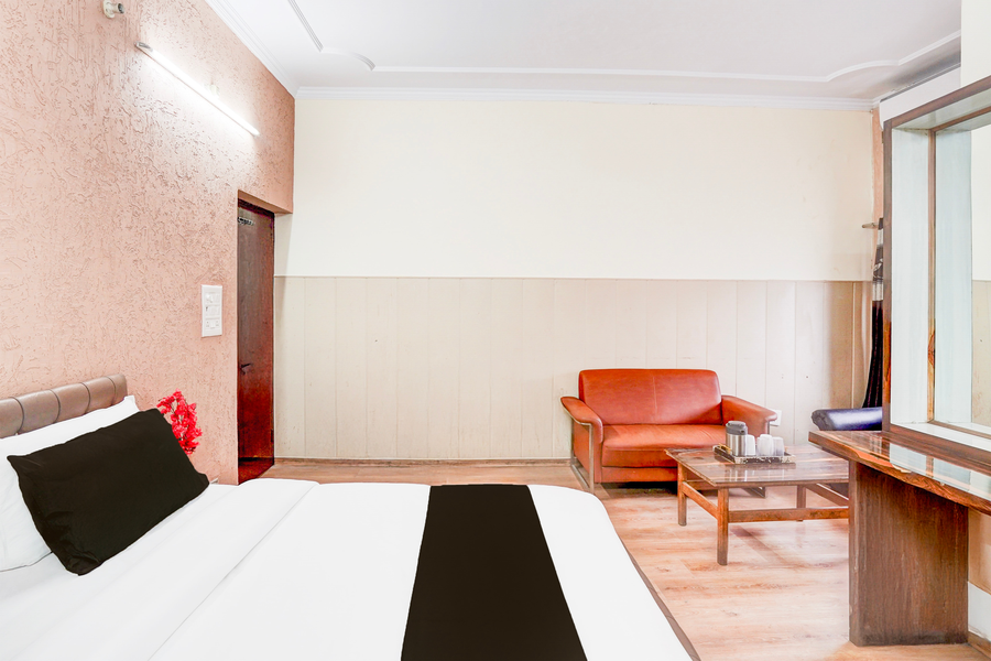 super hotel o tyagi road near railway station