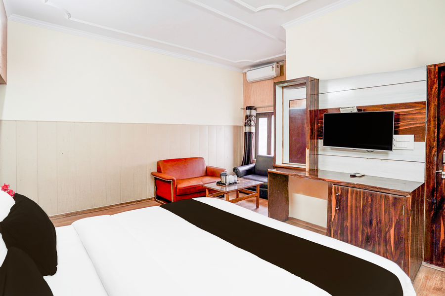 super hotel o tyagi road near railway station
