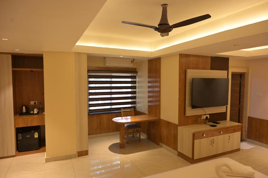 hotel ananta sayana