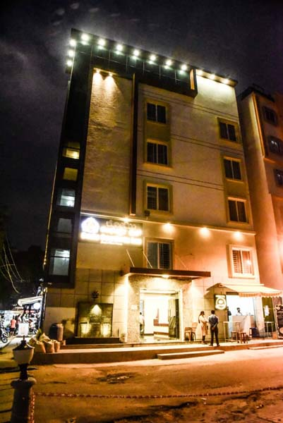 fabhotel ellegant inn