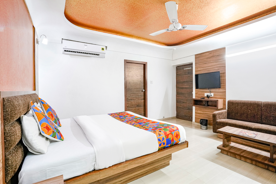 fabhotel ratna palace