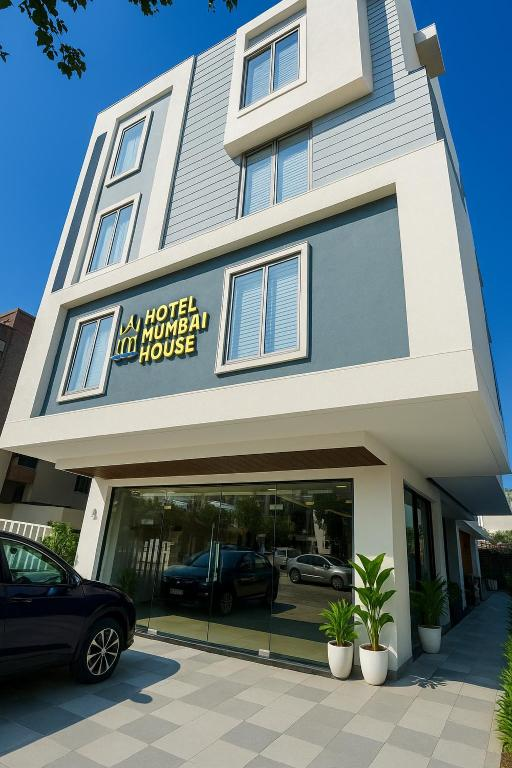Hotel Mumbai House - LIG Behind Chl Hospital,Indore,3 star