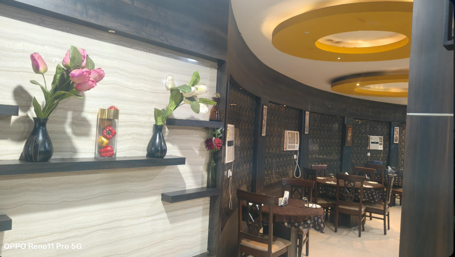 Hotel Lucky India,,3 star