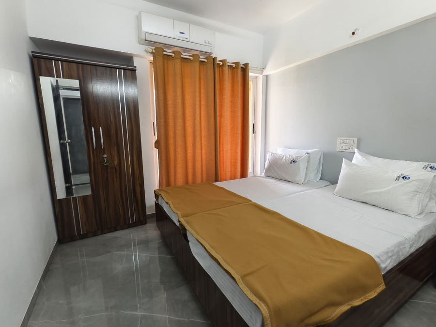 hotel vaishnavi heights solapur