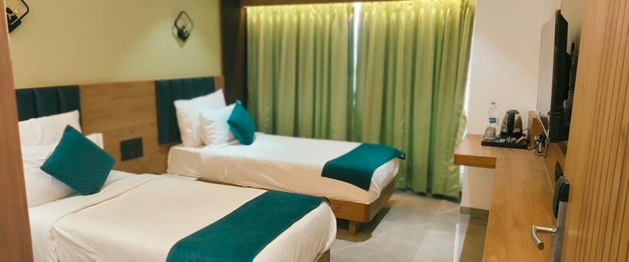 hotel vaishnavi heights solapur
