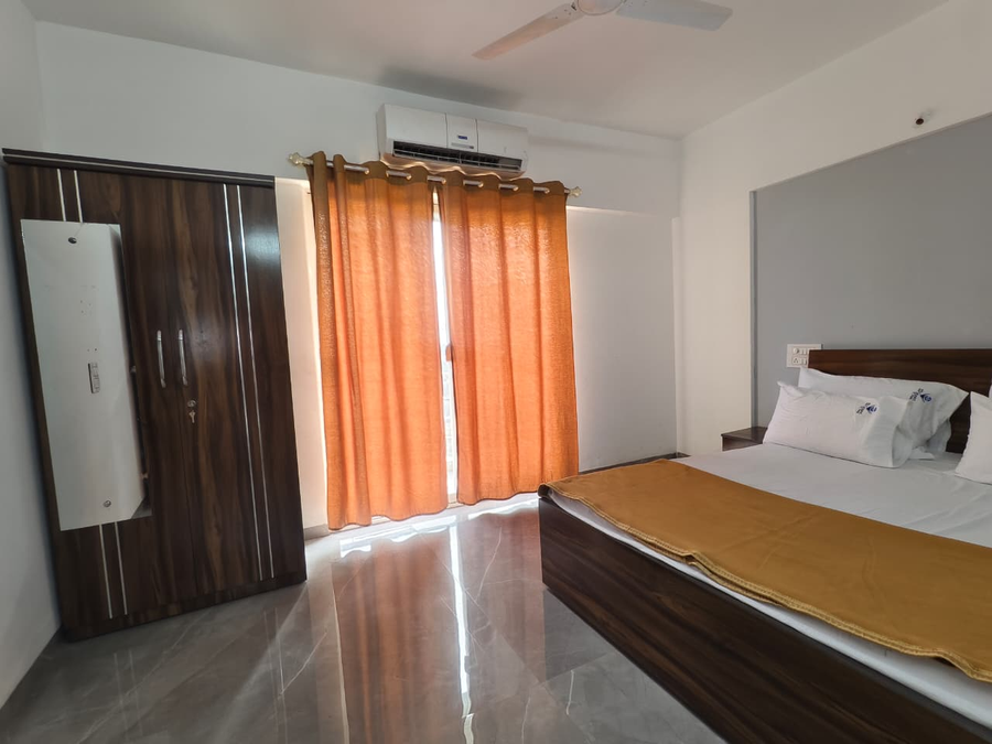 hotel vaishnavi heights solapur