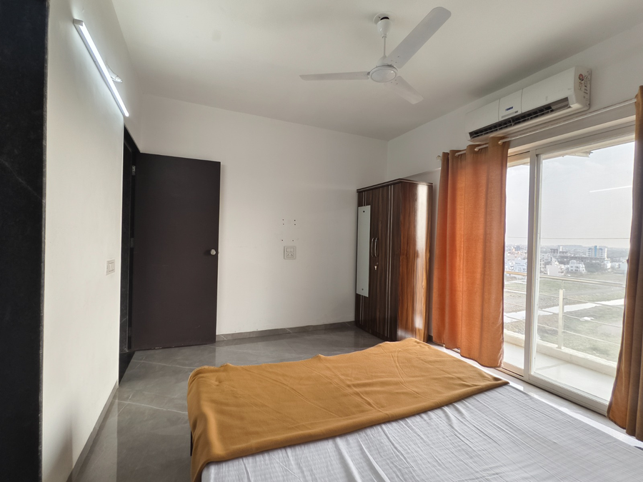 hotel vaishnavi heights solapur