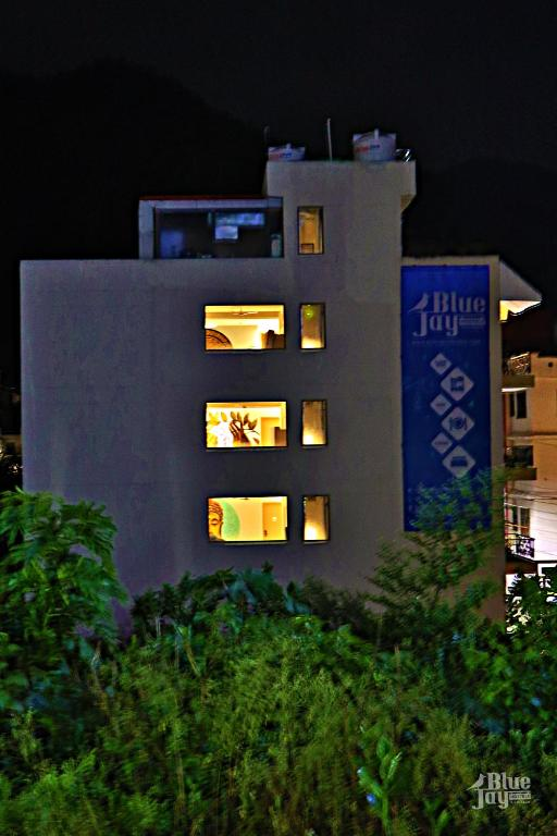 The Blue Jay Hostel - Dorms & Rooms,Rishikesh>>Dehradun,3 star