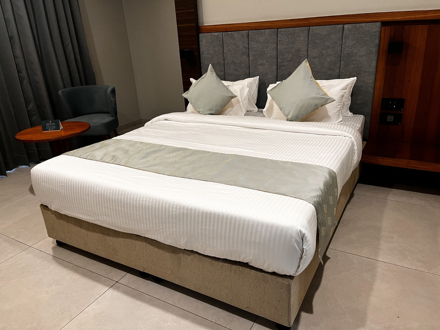 hotel the qubice kolhapur
