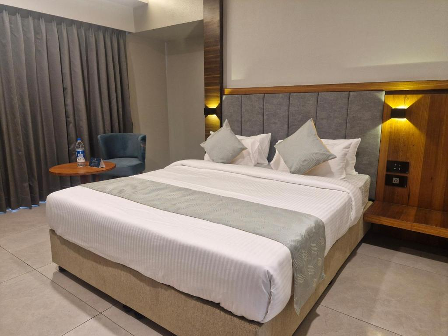 hotel the qubice kolhapur