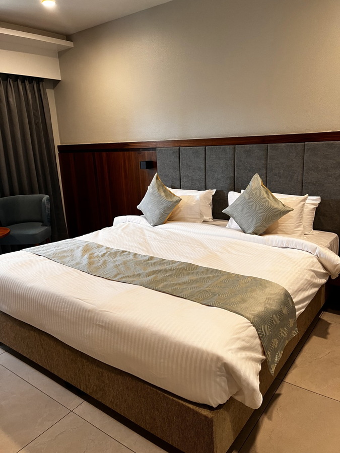 hotel the qubice kolhapur