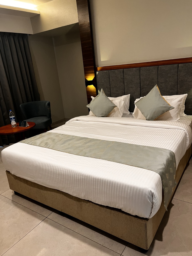 hotel the qubice kolhapur