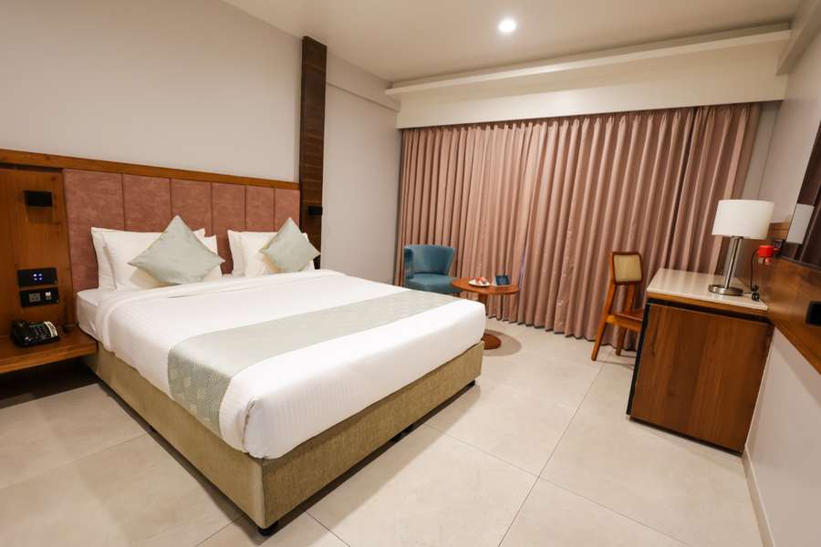 hotel the qubice kolhapur