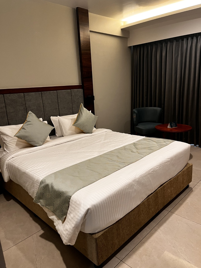 hotel the qubice kolhapur
