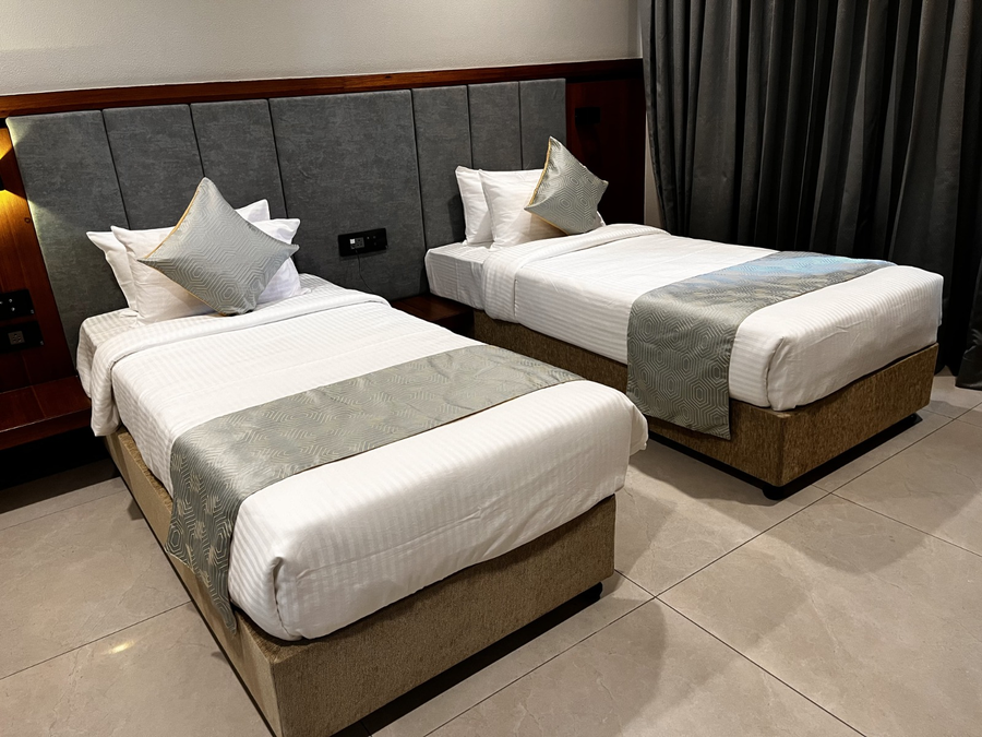 hotel the qubice kolhapur