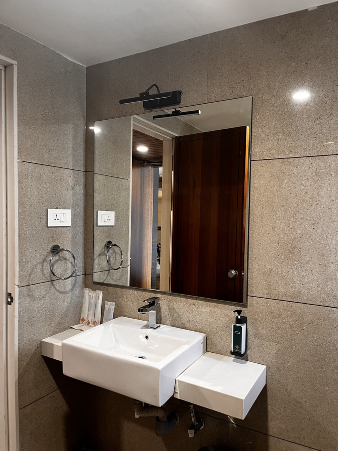 hotel the qubice kolhapur