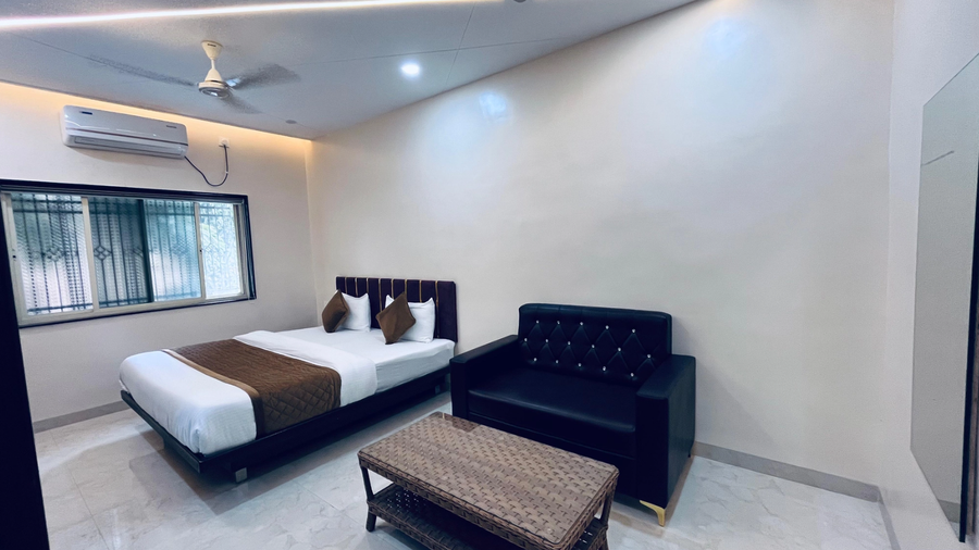 hotel kailas family restaurant and lodging
